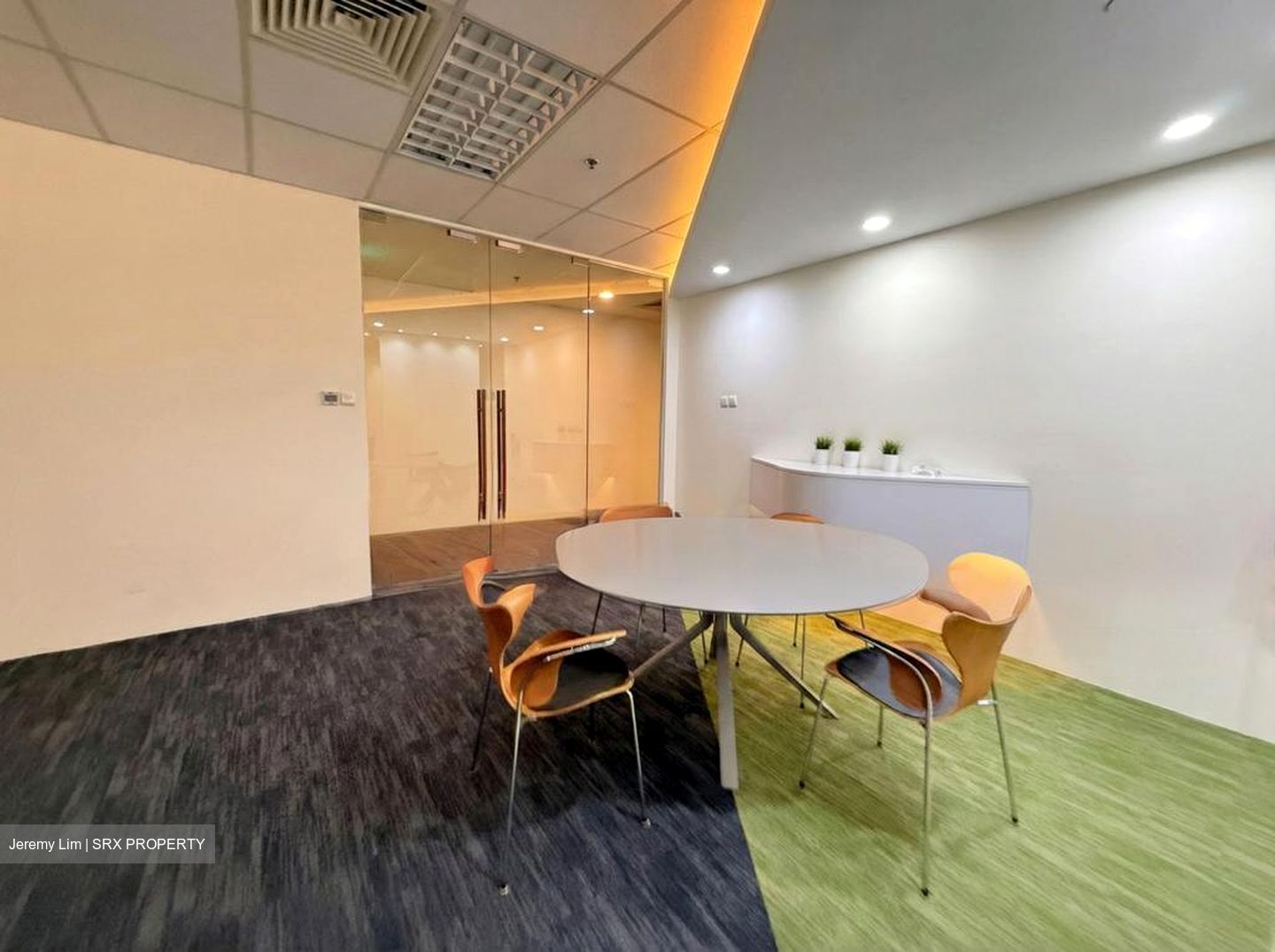 One Raffles Place (D1), Office #529176741